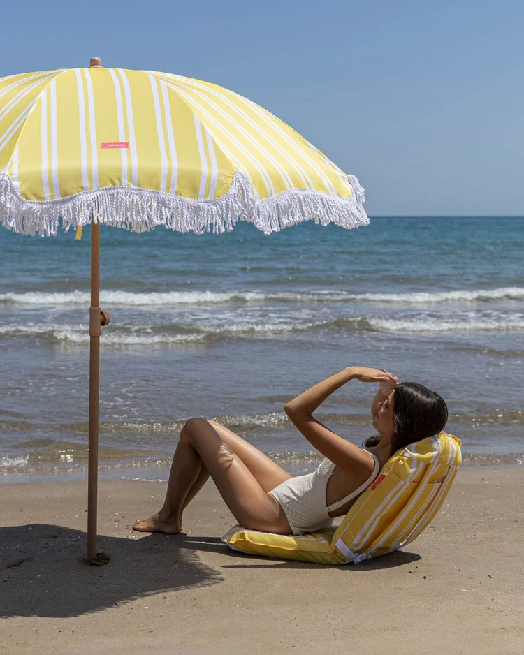 Take anywhere folding chair playa amarillo x Flamingueo