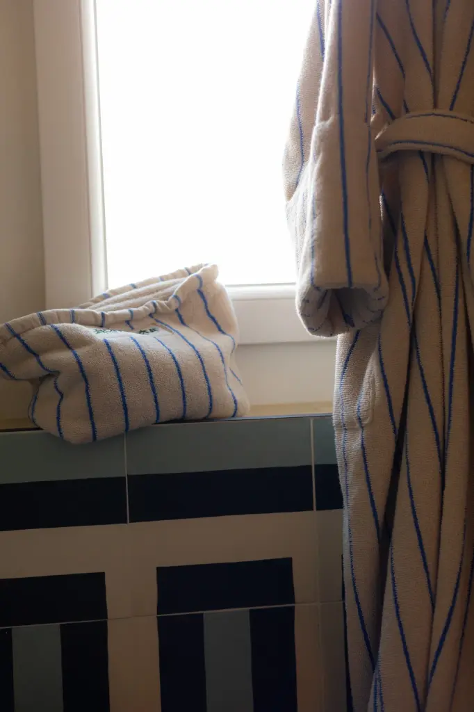 BONGUSTA_ls_sahej-shoot_bathrobe_toiletry-bag_moon-ultra7.webp