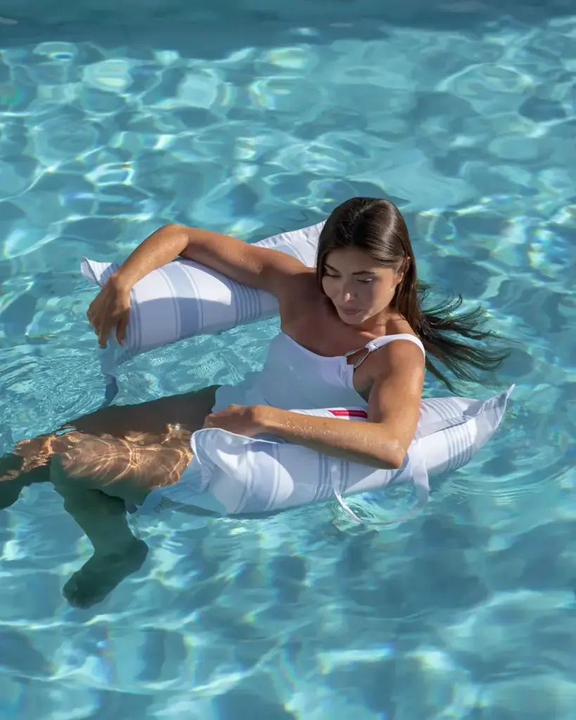 FL-256_flotador-piscina-flamingueo-azul-13_efc531ca-83f7-4fa5-84c9-5f284736e273.webp