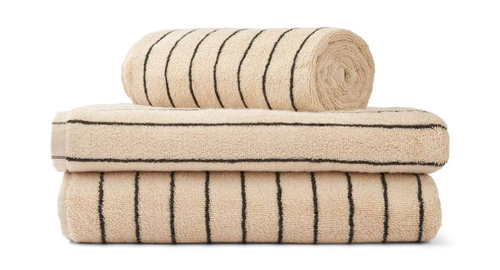 Naram-Guest-Towel-creme-ink-packshot1.webp