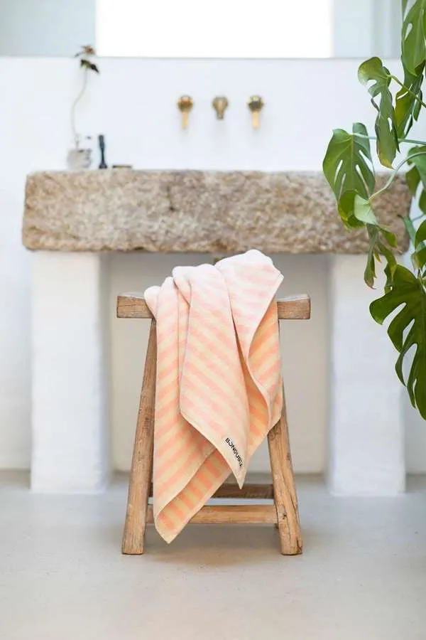 Naram-Bath-Sheet-tropical-creme-lifestyle1.webp