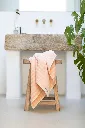 Naram-Bath-Sheet-tropical-creme-lifestyle1.webp