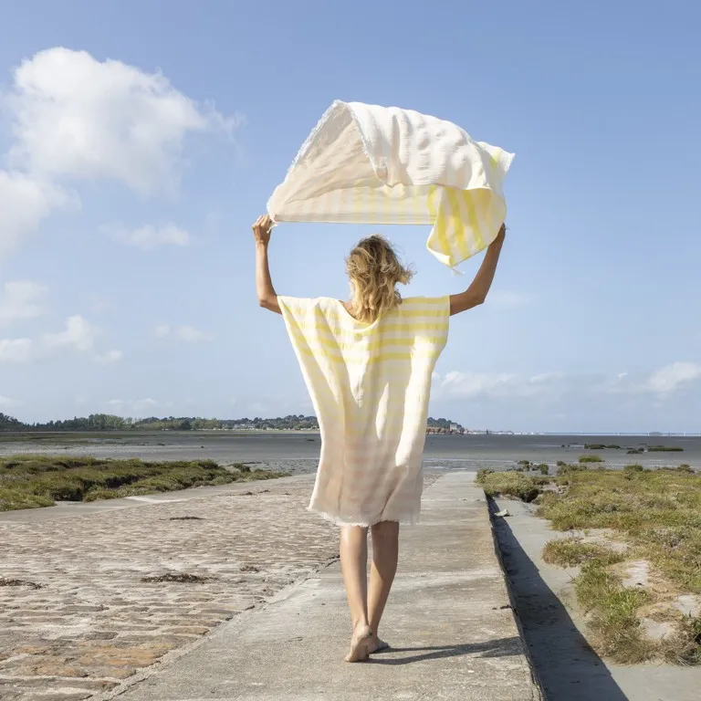 aux-bains-francais-poncho-de-bain-vierkant.webp