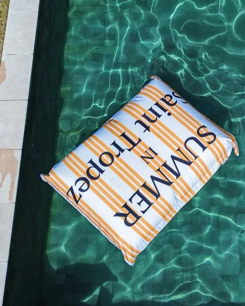 pouf-flottant-summer-sttropez-mxhome-2.webp