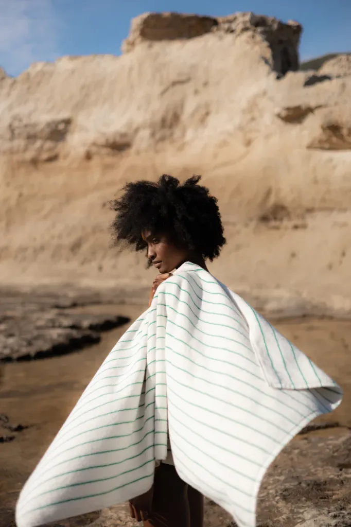 Naram_towels_in_the_desert_56.webp