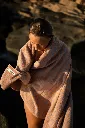 Bongusta_BathSheet_Camel_Lifestyle1.webp
