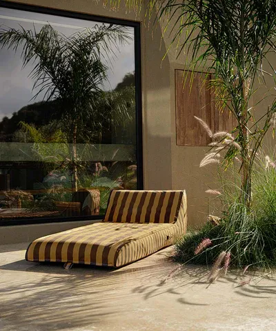 Pool_loungers_7.webp